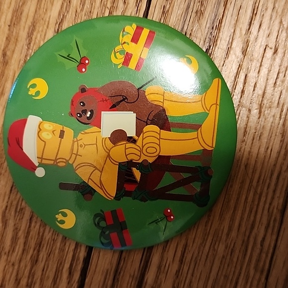 Festive Star WARS Robot and Bear PIN - Picture 2 of 4